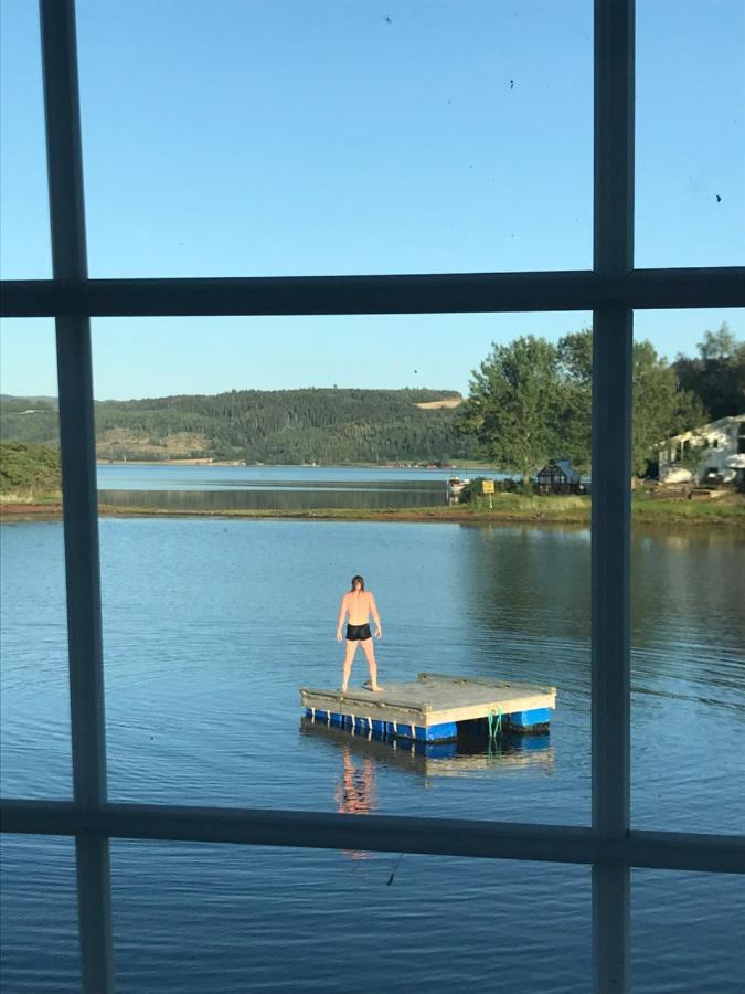 Saga, Et Unikt, Sjarmerende Badehotell Med Fa Rom, Sauna Og Badebrygge - Inderoy Straumen  ภายนอก รูปภาพ