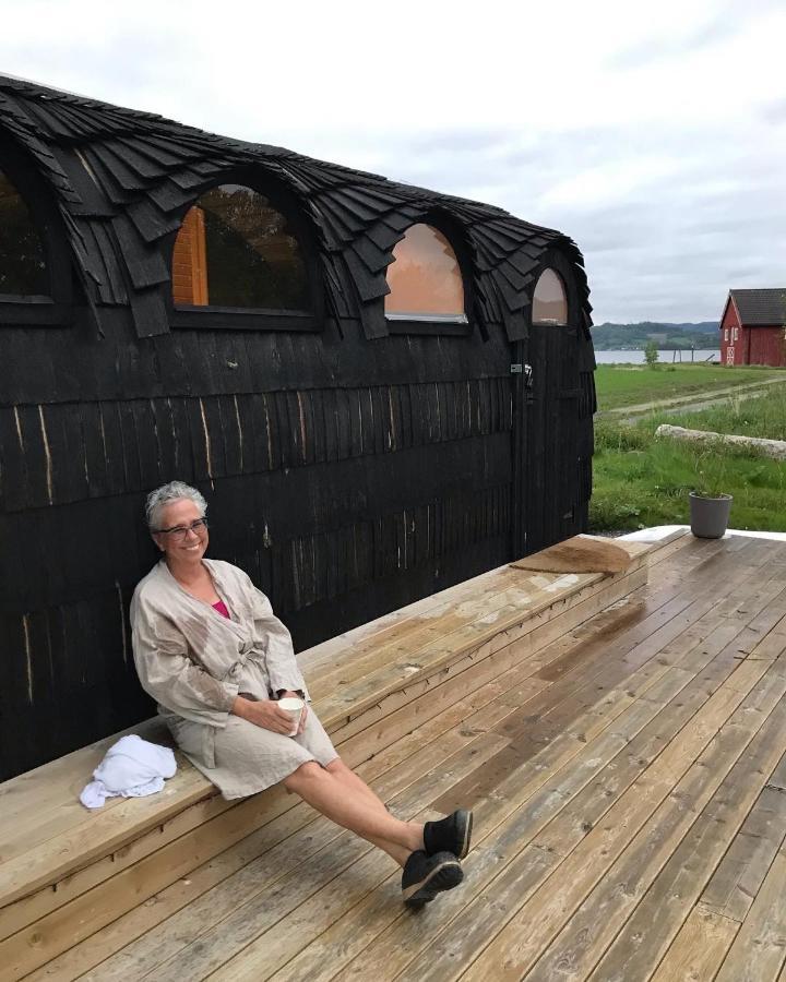 Saga, Et Unikt, Sjarmerende Badehotell Med Fa Rom, Sauna Og Badebrygge - Inderoy Straumen  ภายนอก รูปภาพ