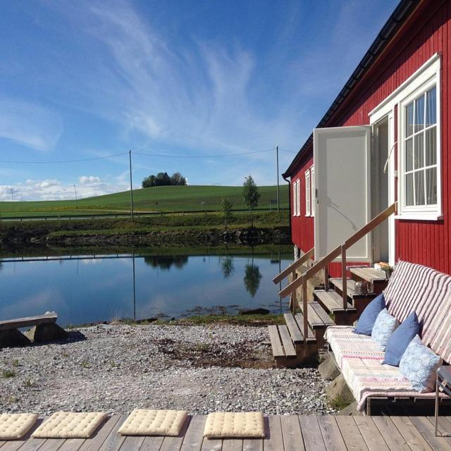 Saga, Et Unikt, Sjarmerende Badehotell Med Fa Rom, Sauna Og Badebrygge - Inderoy Straumen  ภายนอก รูปภาพ