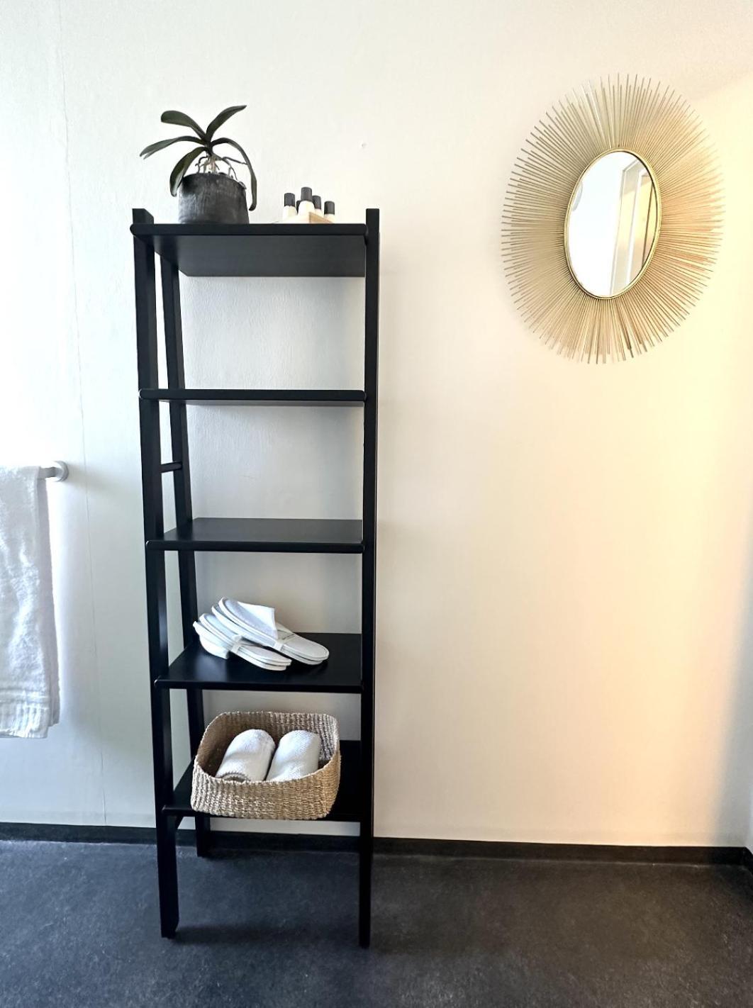 Saga, Et Unikt, Sjarmerende Badehotell Med Fa Rom, Sauna Og Badebrygge - Inderoy Straumen  ภายนอก รูปภาพ