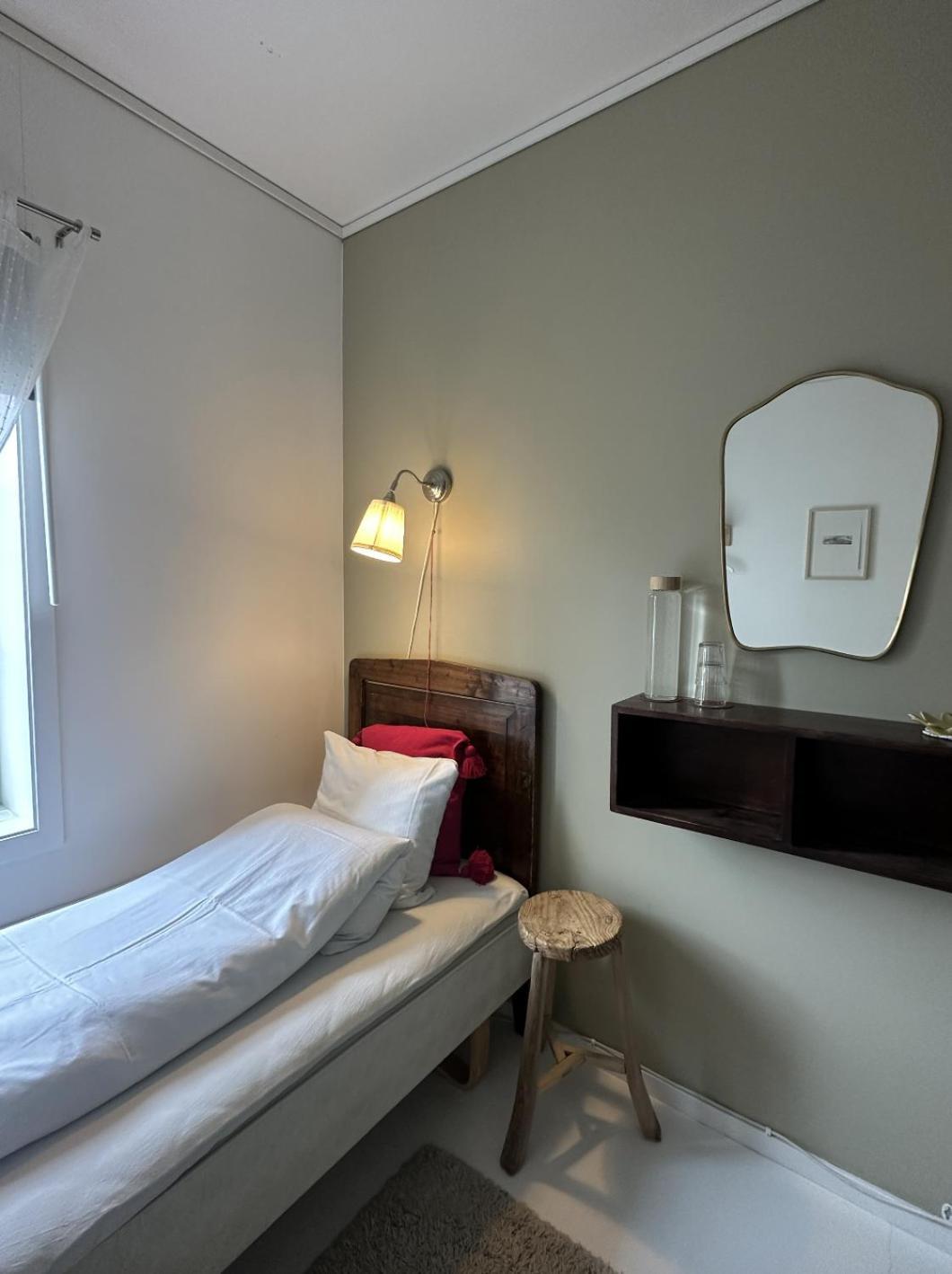 Saga, Et Unikt, Sjarmerende Badehotell Med Fa Rom, Sauna Og Badebrygge - Inderoy Straumen  ภายนอก รูปภาพ