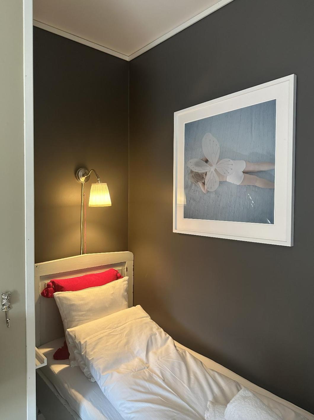 Saga, Et Unikt, Sjarmerende Badehotell Med Fa Rom, Sauna Og Badebrygge - Inderoy Straumen  ภายนอก รูปภาพ