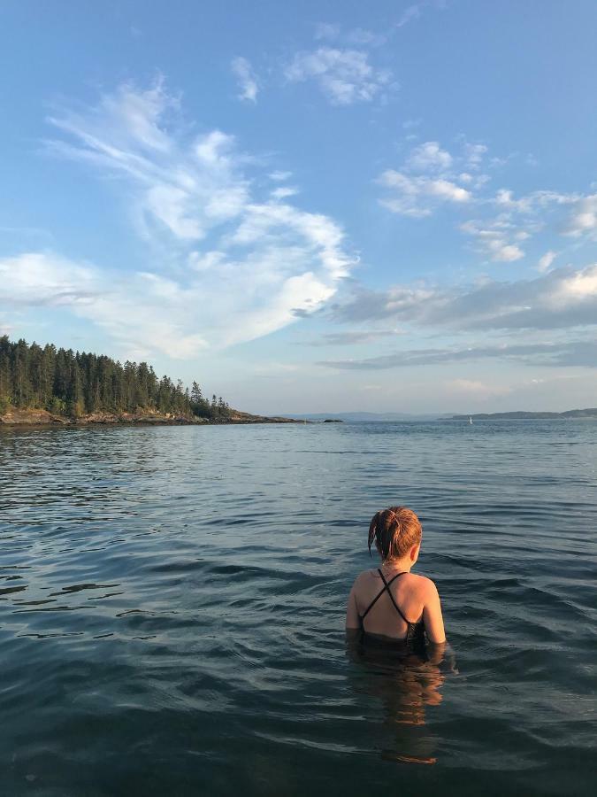 Saga, Et Unikt, Sjarmerende Badehotell Med Fa Rom, Sauna Og Badebrygge - Inderoy Straumen  ภายนอก รูปภาพ