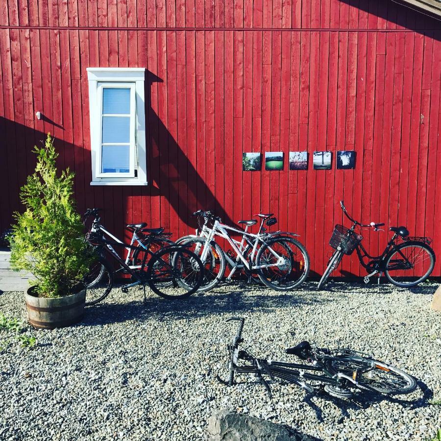 Saga, Et Unikt, Sjarmerende Badehotell Med Fa Rom, Sauna Og Badebrygge - Inderoy Straumen  ภายนอก รูปภาพ